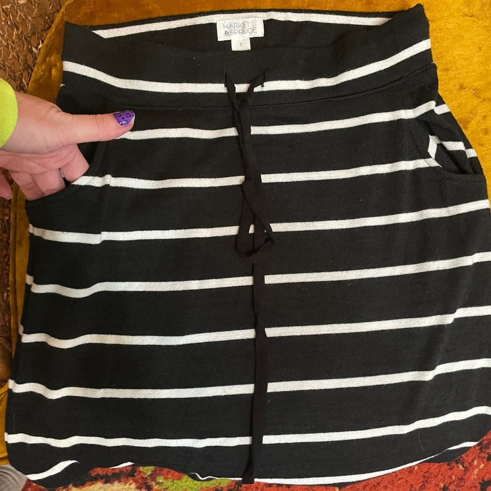 NWOT knit skirt with pockets - Picture 1 of 3